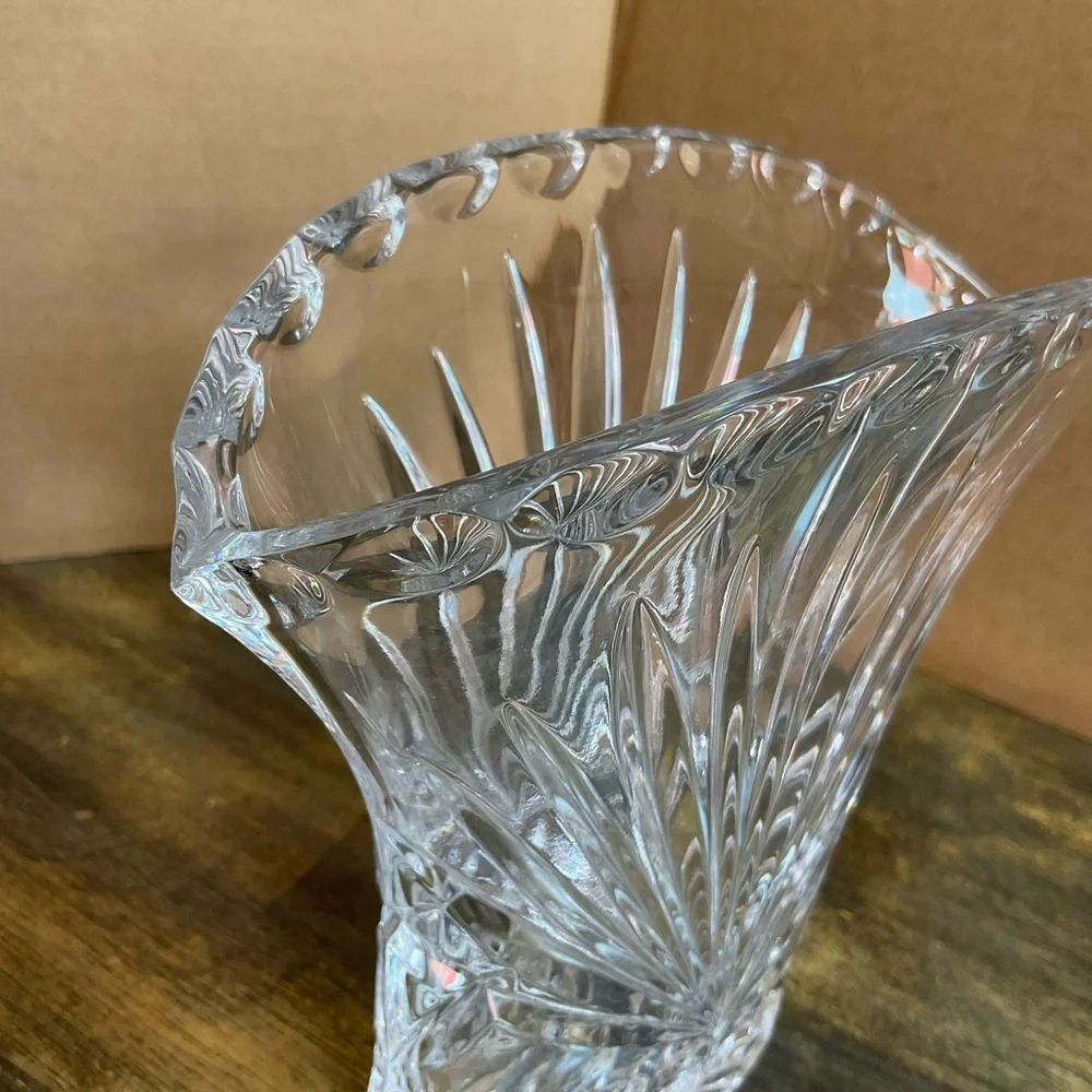 Crystal Fan Vase – Sunburst Pattern – Heavy Pressed Lead Crystal – Scalloped Rim